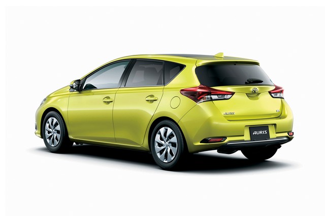 ساین Auris توربو 1.2 لیتری مدل 2015