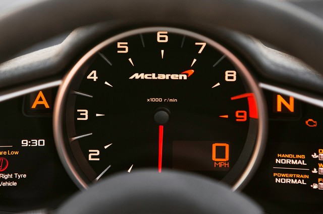 مک لارن 650S اسپایدر مدل 2015
