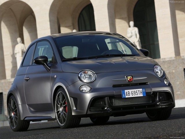 فیات 695 Abarth Biposto مدل 2015