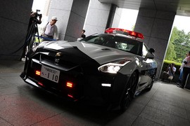 ورود نیسان GT-R به اداره پلیس ژاپن