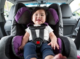استفاده از صندلی کودک در خودرو اجباری می شود؟