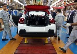 با وجود تحریم های جدید خودروسازان فرانسوی در ایران ماندنی شدند