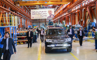 خودروی روحانی هنگام بازدید از کارخانه مپنا 